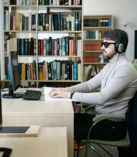 pexels mikhail nilov 6981085