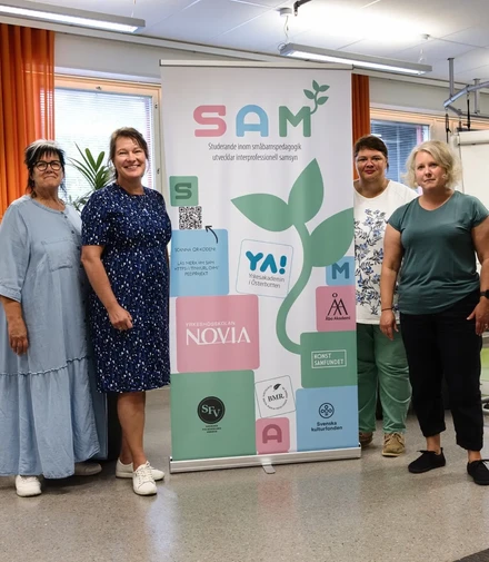 SAM flyer med kollegor